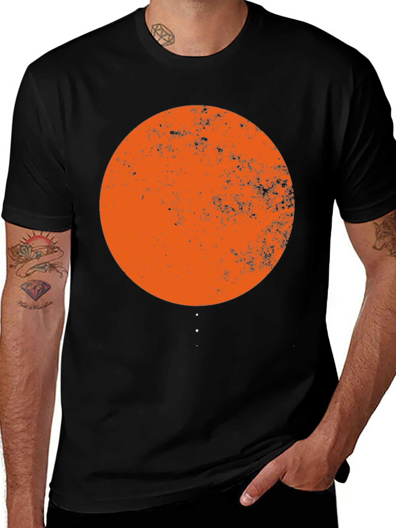 Retro Circle Graphic Tee - Stylish Comfort